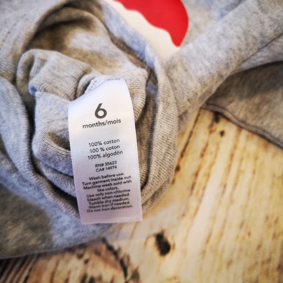 ๐
Christmas Long Sleeve Onesie; 6 Months - Picture 4 of 6